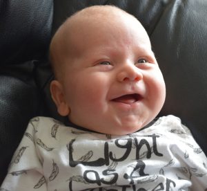 Het eerste lachje baby