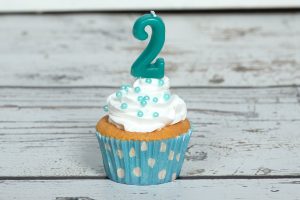 jongen 2 jaar cupcake