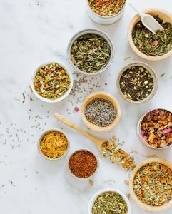 Dille & Kamille thee drinken